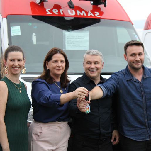 Governo do Estado entrega novas ambulâncias para o SAMU na região