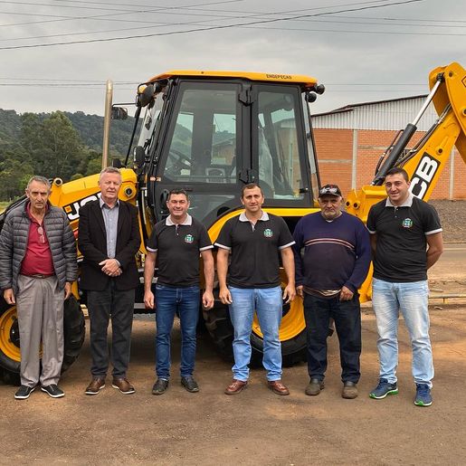 Secretarias de Saltinho recebem novos equipamentos