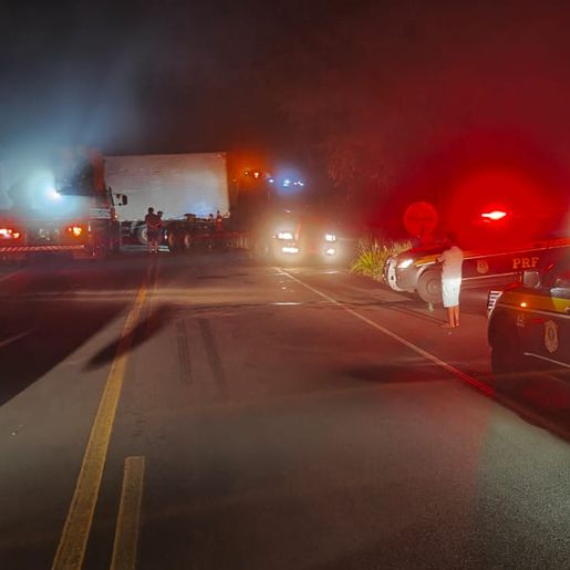 Após acidente grave, BR-282 segue bloqueada entre SMO e Maravilha