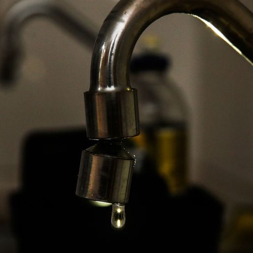 Falta de água pode causar quebra de contrato com a Casan