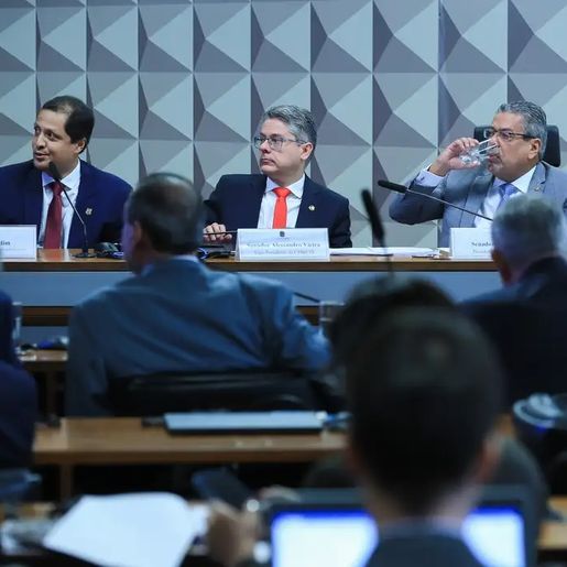 CPI das Bets convoca Gusttavo Lima e convida Felipe Neto para deporem