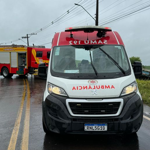 Acidente entre caminhões bloqueia trânsito na SC 163