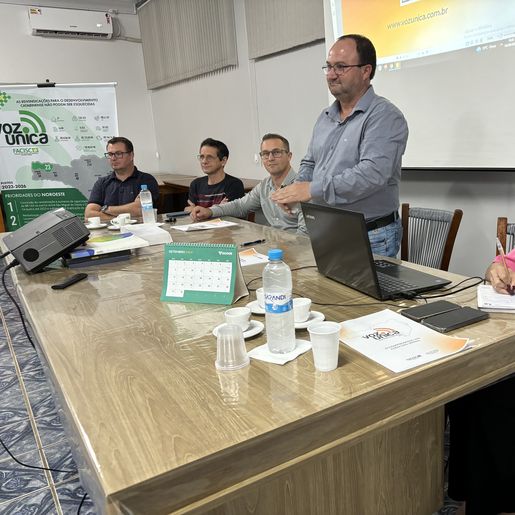 Cartilha Voz Única é entregue para candidatos a prefeito de Campo Erê