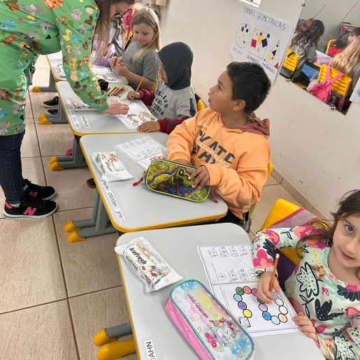 Ação de saúde leva aprendizado e kits de escovação para estudantes em Guarujá do Sul