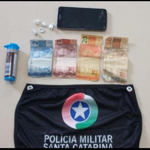 Polícia Militar apreende adolescentes por tráfico de drogas em SMOeste