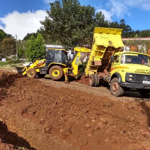 Prefeitura realiza colocação de tubos em Rua de SJCedro