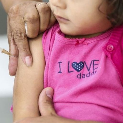 Pais devem ficar atentos a prazos para vacinação de bebês