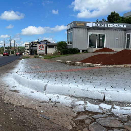Empresários reclamam dos serviços de pintura na avenida Willy Barth