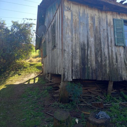 Lions Clube de Guarujá do Sul lança campanha para ajudar idosa com casa interditada