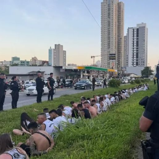 Torcida organizada é barrada na BR-101, em Itapema, após denúncia de vandalismo