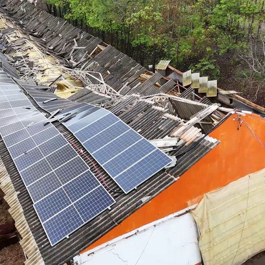 Microexplosão arranca árvores e destrói aviário em cidade do Oeste