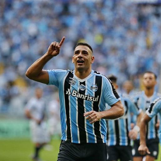Grêmio vence a Ponte Preta e assume a vice-liderança da Série B