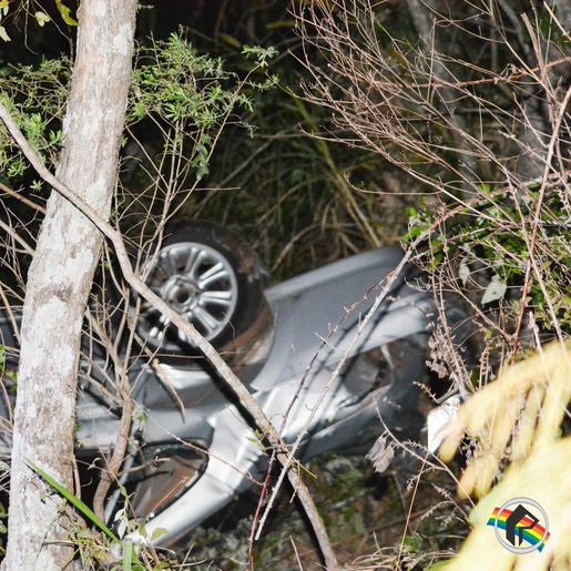 VÍDEO: Adolescente foge de abordagem policial e cai de ribanceira em SMOeste