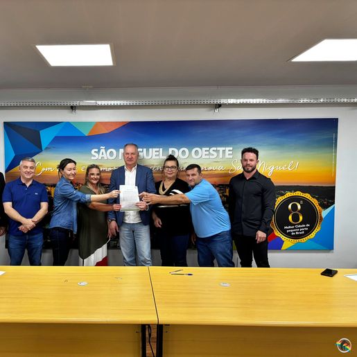 Prefeito de SMO entrega ordens de serviço para obras no município