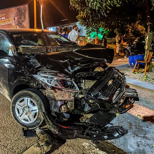 Colisão lateral deixa dois feridos no bairro Agostini; assista ao vídeo
