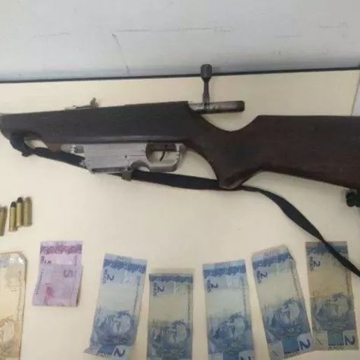 Assalto termina com perseguição, tiros e acidente em Blumenau; fotos