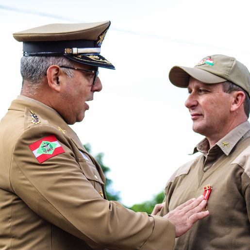 Policial Militar da região recebe a 2ª mais importante medalha da PMSC