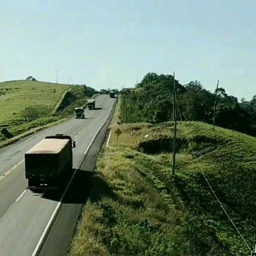 PMRv flagra caminhões transitando com excesso de peso na SC-161