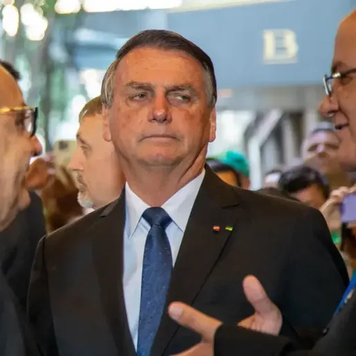 Jair Bolsonaro é hospitalizado nos Estados Unidos com dores abdominais