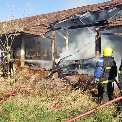 Incêndio danifica aviário em propriedade de Guarujá do Sul