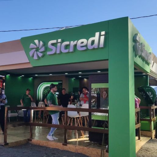 Sicredi inova com estande ampliado e taxas especiais na Expo Cedro 2025