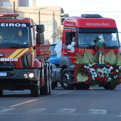 Festa do Colono e Motorista reúne centenas de veículos em SMOeste
