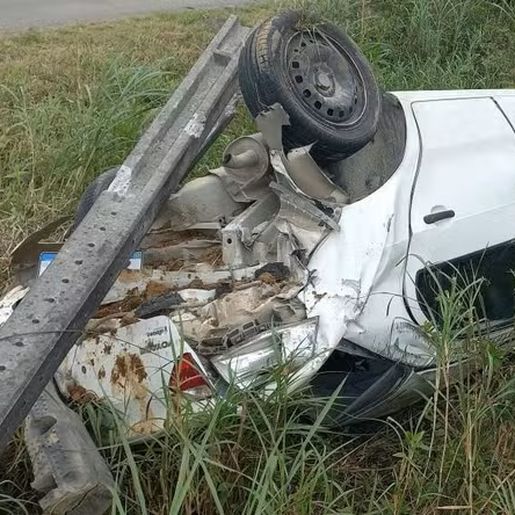 Família sofre acidente, avó morre e neto é consolado por bombeiro em SC