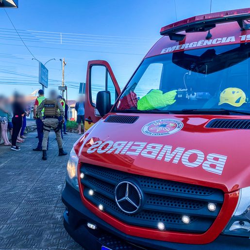 Criança cai de carro em movimento em São Miguel do Oeste