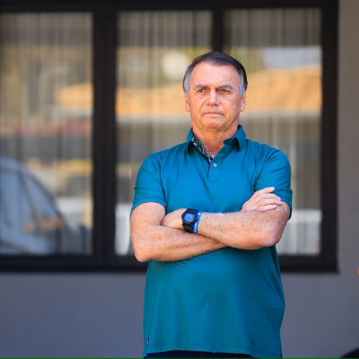 Bolsonaro deixa prisão domiciliar e vai ao hospital com crise de soluço e pressão baixa