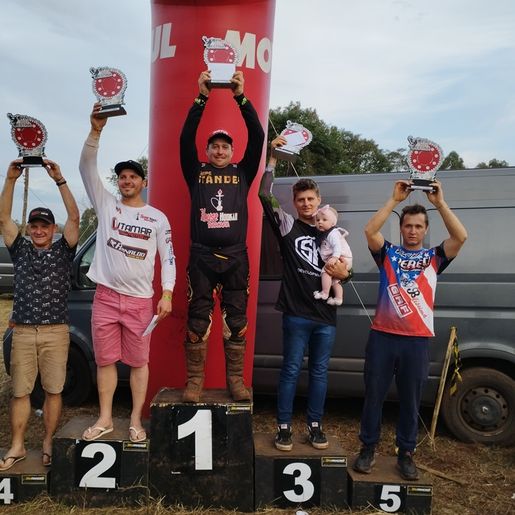 Cerca de 2 mil pessoas assistem espetáculo do Veloterra em Santa Helena