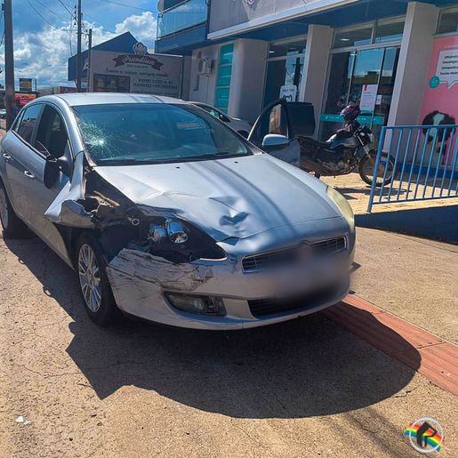 VÍDEO: Colisão entre moto e carro deixa homem ferido na Willy Barth