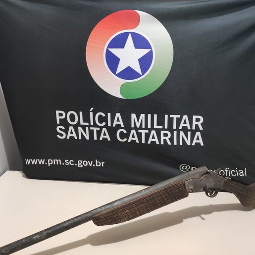 PM prende homem por violência doméstica e porte ilegal de arma de fogo