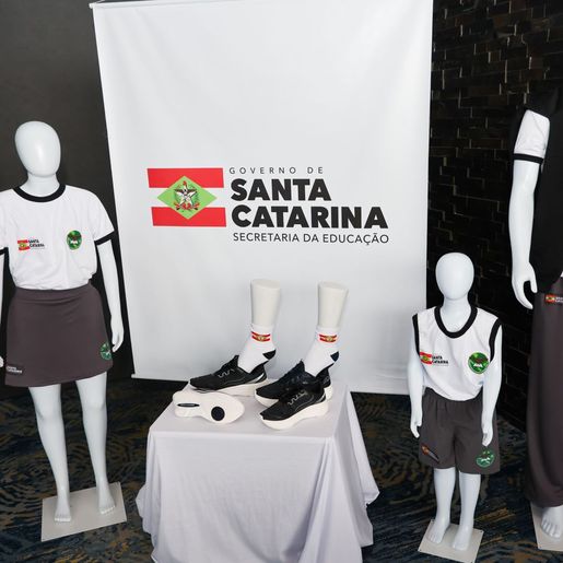 Santa Catarina vai distribuir uniformes escolares para todos os alunos da rede estadual em 2026