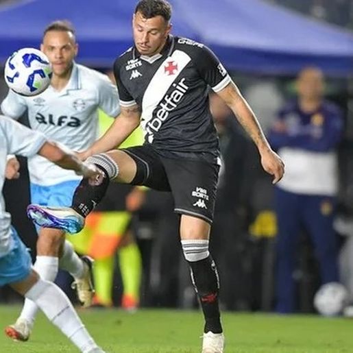 Grêmio larga atrás, mas busca empate por 1 a 1 com o Vasco pelo Brasileirão