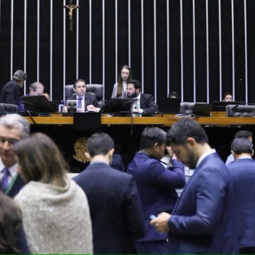 Governo corre para aprovar isenção do IR de até R$ 5.000 antes do julgamento de Bolsonaro