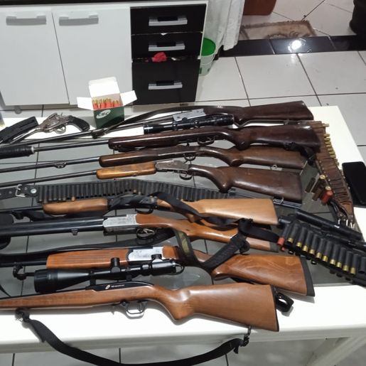 Seis pessoas são presas em operação que investiga a venda ilegal de armas de fogo