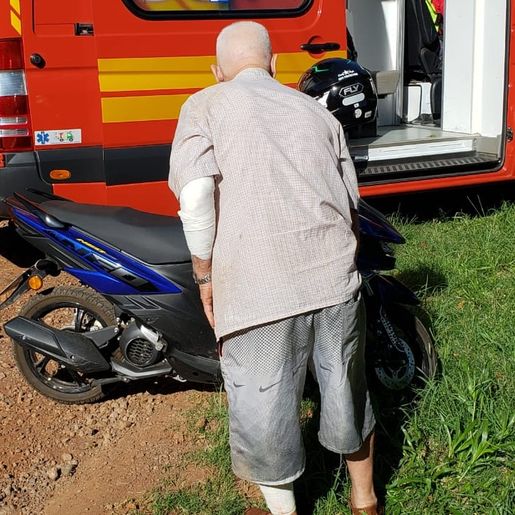 Queda de motocicleta deixa homem ferido em Iporã do Oeste