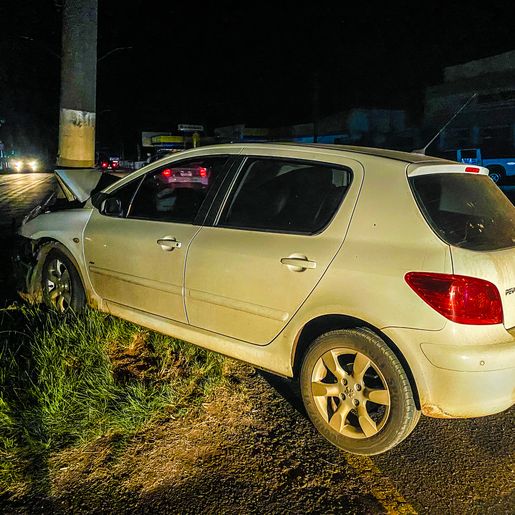 Colisão em poste de energia causa apagão na região; assista ao vídeo