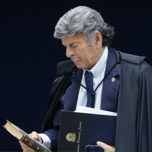 Fux vota por ‘incompetência’ do STF para julgar ação penal e alfineta Gilmar Mendes