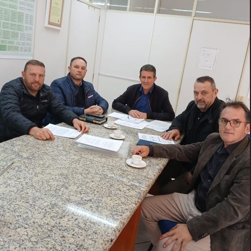 Associações debatem biosseguridade nas granjas de aves