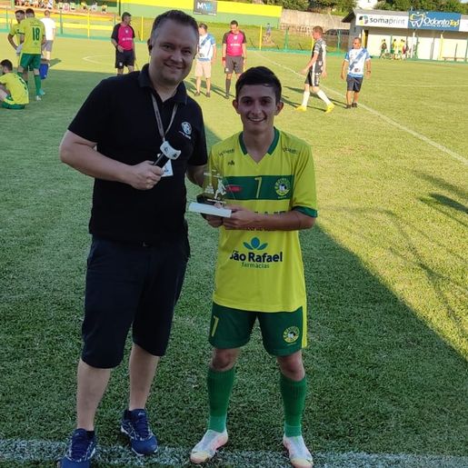 Canarinho da Mariflor garante vaga na semifinal do campo em São José do Cedro