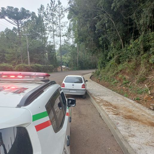 Dupla furta veículos, atropela idosa e é presa após perseguição em Maravilha e Pinhalzinho