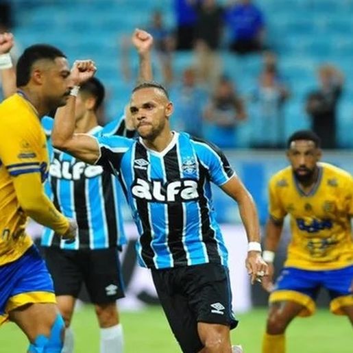 Grêmio atropela Pelotas e encaminha vaga para a semifinal do Gauchão