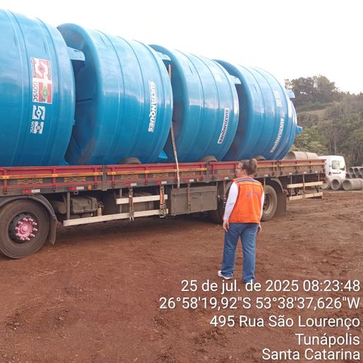 Tunápolis recebe dez caixas d’água para prevenir estiagem
