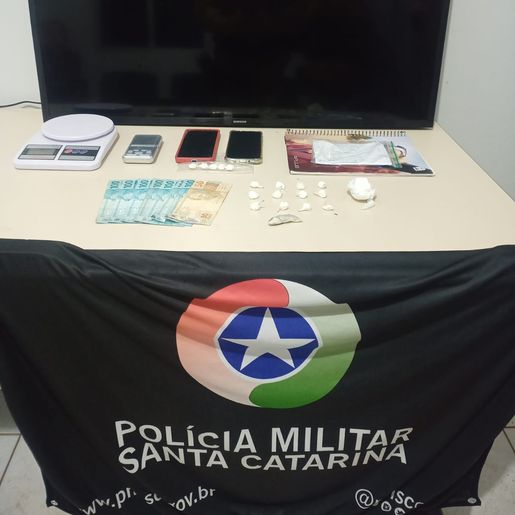 Tático prende dois por tráfico de drogas em São Miguel do Oeste