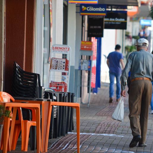 Expectativa de vida do brasileiro sobe de 76,8 para 77 anos