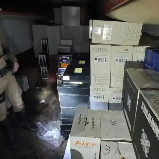 Apreensões em rodovias de SC disparam a R$ 20 milhões com "explosão" de cigarros ilegais