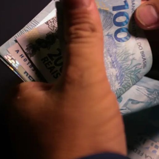 Lula sanciona regra que limita aumento do salário mínimo