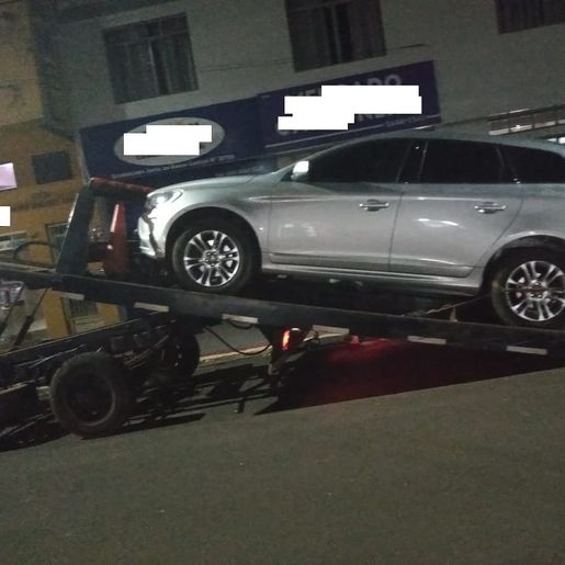 Polícia Militar apreende veículo furtado carregado com vinhos argentinos