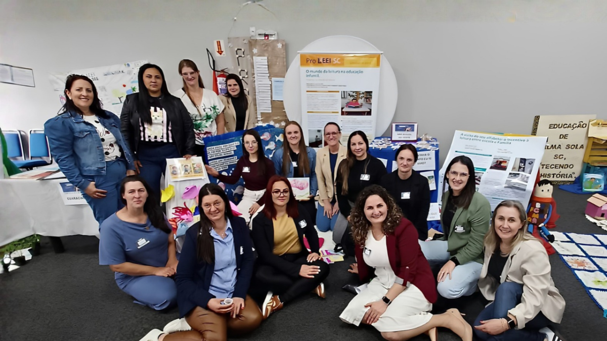 Professores de SMO participam de seminário regional do ProLEEI em Chapecó
